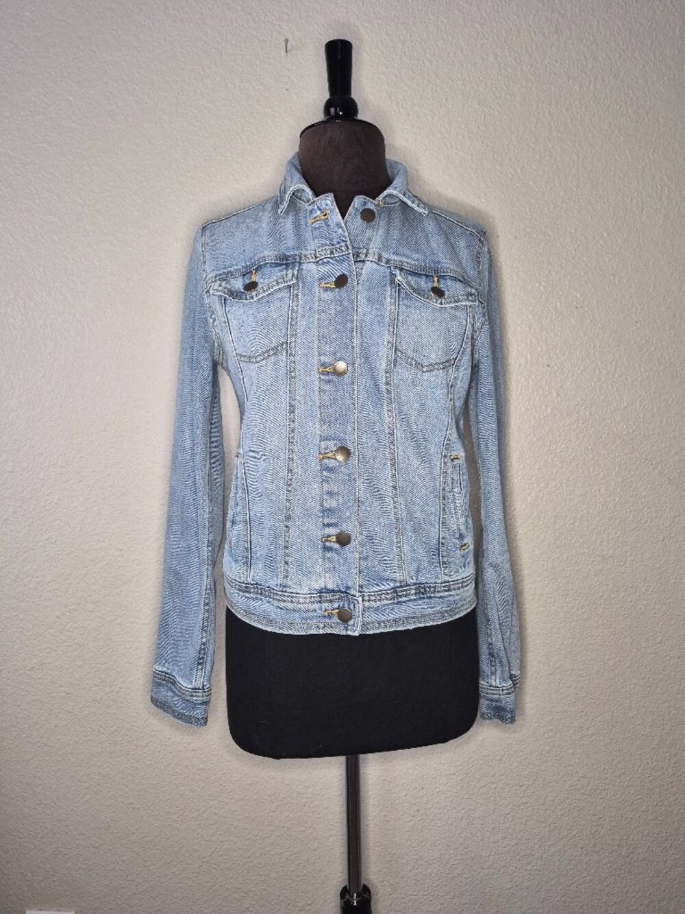 Universal Thread Freeborn Denim Jacket Womens Small S Light Wash Trucker EUC